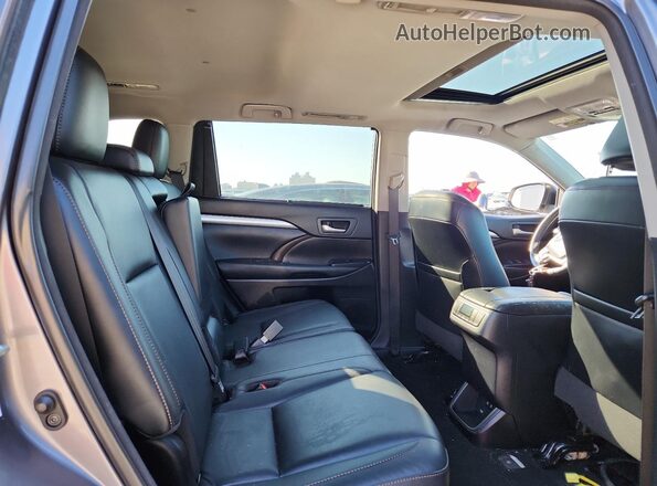 5TDKZRFH7JS530870 2018 TOYOTA HIGHLANDER Gray 