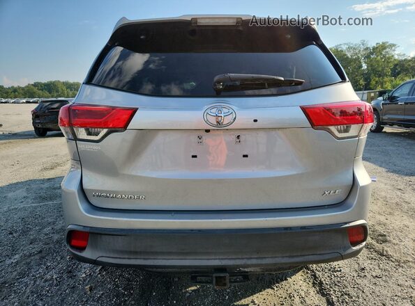 5TDKZRFH8JS532742 2018 TOYOTA HIGHLANDER Silver 