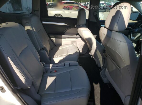 5TDKZRFHXJS547033 2018 TOYOTA HIGHLANDER White 