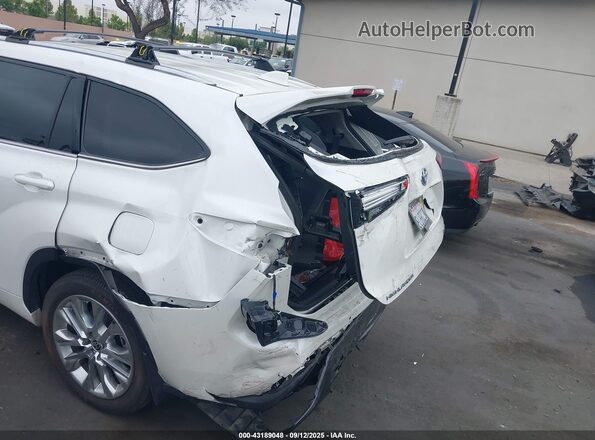 5TDYARAH8MS005877 2021 TOYOTA LIMITED White ხელსაწყოთა პანელის ხედი