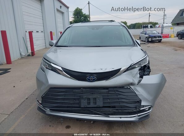 5TDYSKFC8NS063233 2022 TOYOTA LE Silver Սարքավորումների վահանակի տեսք