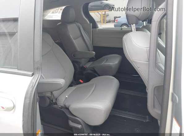 5TDYSKFC8NS063233 2022 TOYOTA LE Silver VIN կոդի պիտակի տեսք