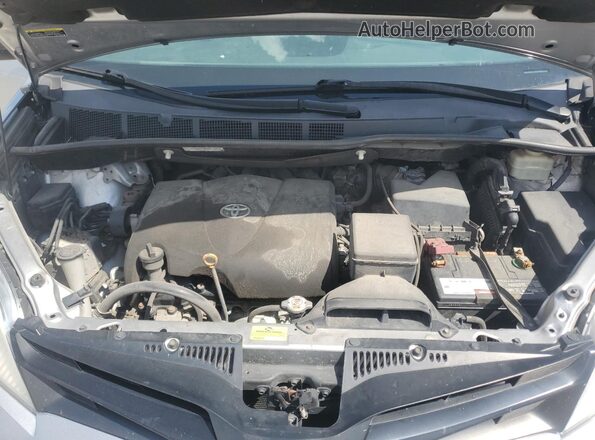 5TDZZ3DC3JS952041 2018 TOYOTA SIENNA Silver 