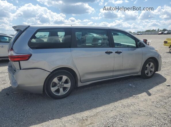 5TDZZ3DC3JS952041 2018 TOYOTA SIENNA Silver 