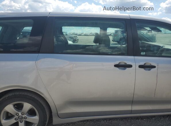 5TDZZ3DC3JS952041 2018 TOYOTA SIENNA Silver 