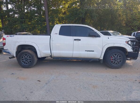 5TFRM5F15JX125660 2018 TOYOTA TUNDRA White Вид задньої частини салону