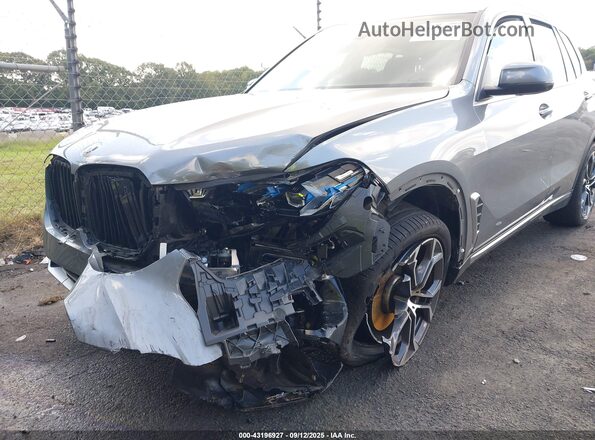 5UX13EU01R9V12165 2024 BMW X5 Silver Front view
