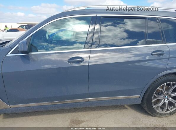 5UX23EM02P9R91424 2023 BMW X7 Gray Սալոնի 360 աստիճան տեսք