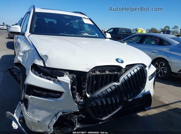 5UX23EM06R9U25642 2024 BMW X7 White Instrument cluster view