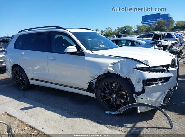 5UX23EM06R9U25642 2024 BMW X7 White Rear interior view