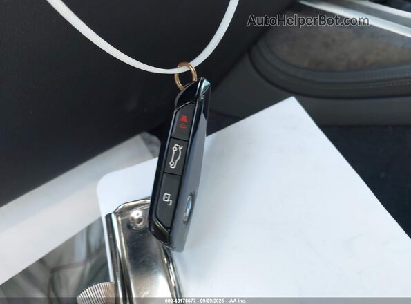 5UX23EM06R9U25642 2024 BMW X7 White Dashboard view