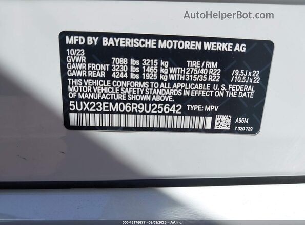 5UX23EM06R9U25642 2024 BMW X7 White Engine compartment view