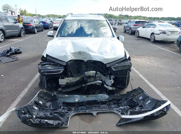 5UX23EM08R9U94106 2024 BMW X7 White Вид панелі приладів
