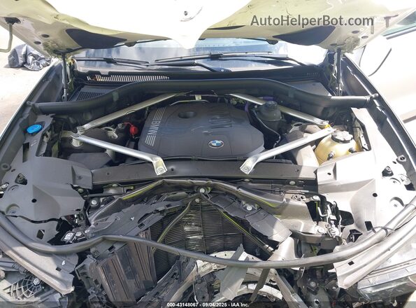 5UX23EM08R9U94106 2024 BMW X7 White Вид ззаду