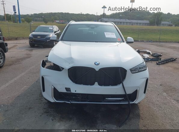 5UX23EU01R9U05895 2024 BMW X5 White Rear interior view