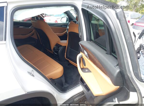 5UX33DT00R9U19867 2024 BMW X4 White Vista de la etiqueta del VIN