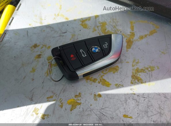 5UX33DT00R9U19867 2024 BMW X4 White Vista del salpicadero