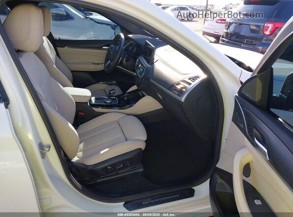5UX33DT07S9019942 2025 BMW X4 White Вид салону спереду