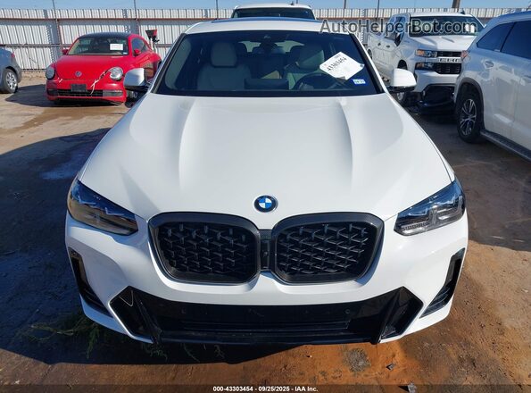 5UX33DT07S9019942 2025 BMW X4 White Вид задньої частини салону