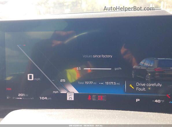 5UX33EM02S9W92626 2025 BMW X7 Green Vista de los asientos traseros