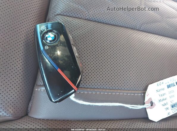 5UX33EM02S9W92626 2025 BMW X7 Green Vista del salpicadero