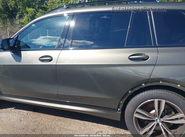 5UX33EM02S9W92626 2025 BMW X7 Green 