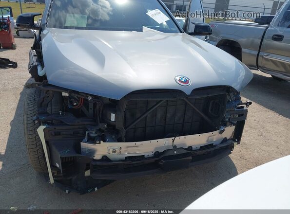 5UX33EM09P9N85404 2023 BMW X7 Gray Вид спереду