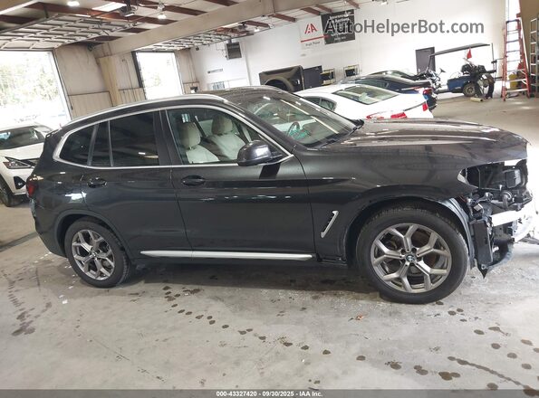 5UX43DP01N9L40264 2022 BMW X3 Gray Rear interior view