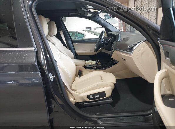 5UX43DP01N9L40264 2022 BMW X3 Gray Front interior view