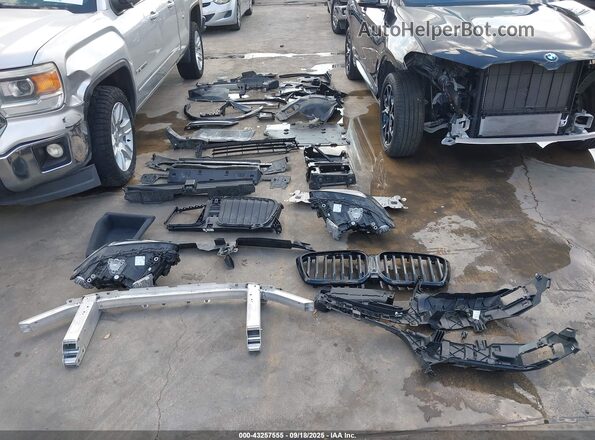 5UX43DP01R9U82989 2024 BMW X3 Black Rear interior view