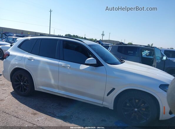 5UX43DP08P9P16445 2023 BMW X3 White Widok wnętrza z tyłu