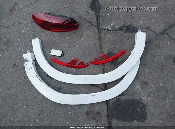 5UX43EX00R9T36315 2024 BMW X6 White Instrument cluster view