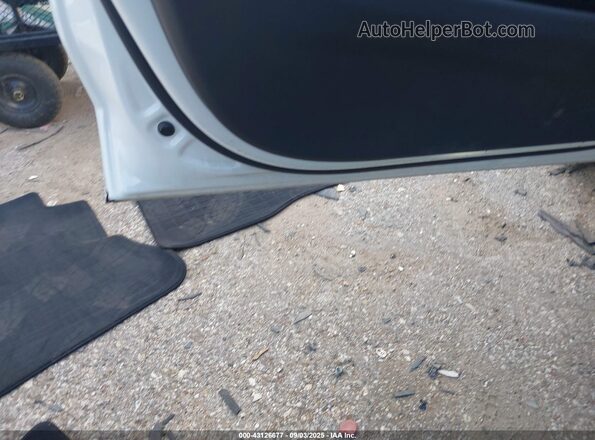 5UXCR6C01L9B19243 2020 BMW X5 White Engine compartment view