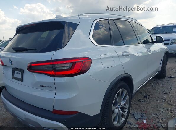 5UXCR6C01L9B19243 2020 BMW X5 White Rear right