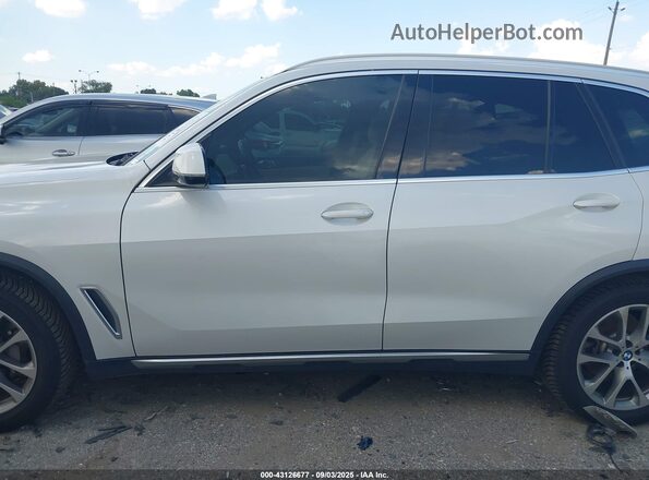 5UXCR6C01L9B19243 2020 BMW X5 White 360 interior view