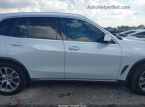 5UXCR6C01L9B19243 2020 BMW X5 White Rear interior view