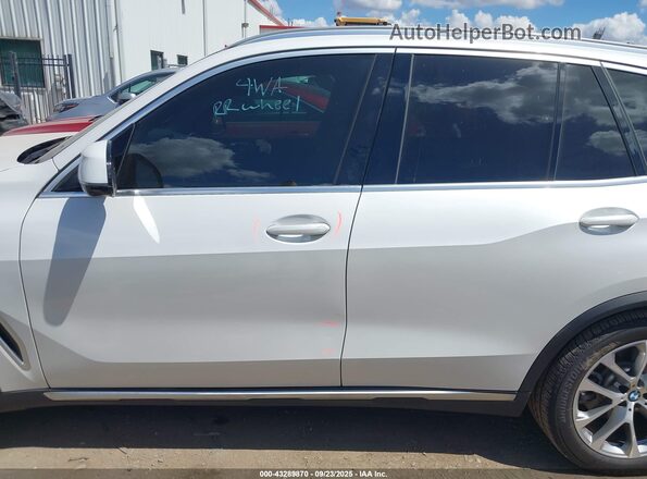 5UXCR6C06LLL66144 2020 BMW X5 White 360 interior view