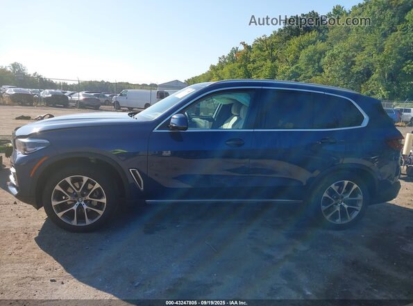 5UXCR6C07N9N32963 2022 BMW X5 Blue 360 interior view
