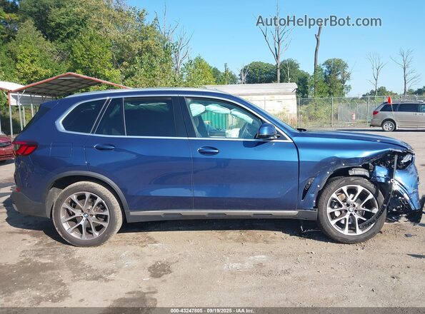 5UXCR6C07N9N32963 2022 BMW X5 Blue Rear interior view