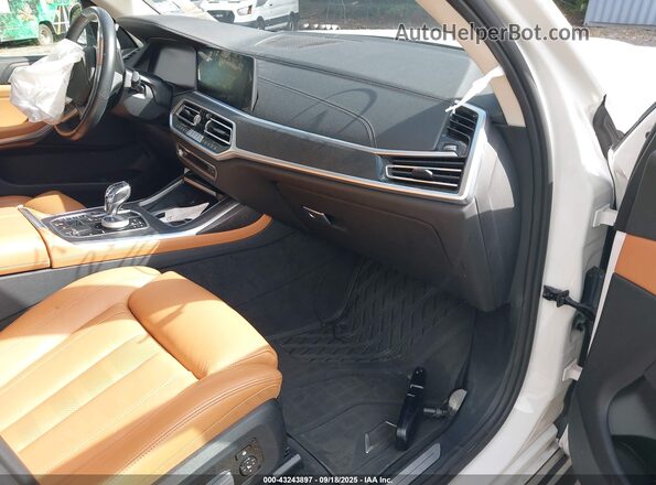 5UXCW2C00N9L75651 2022 BMW X7 White Vista interior delantera