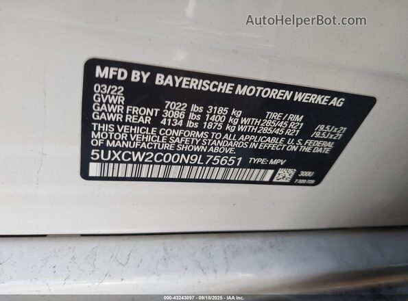 5UXCW2C00N9L75651 2022 BMW X7 White Vista del compartimento del motor