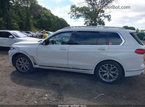 5UXCW2C00N9L75651 2022 BMW X7 White Vista interior de 360 grados