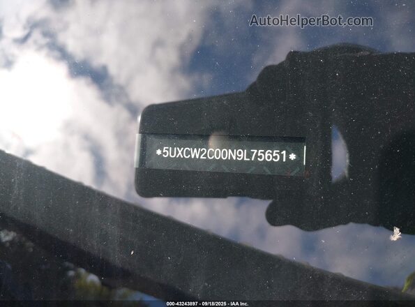 5UXCW2C00N9L75651 2022 BMW X7 White 