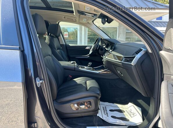 5UXCW2C01M9E35647 2021 BMW X7 Gray Вид спереду