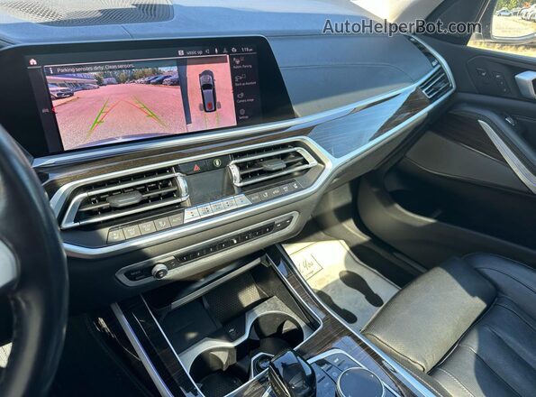 5UXCW2C01M9E35647 2021 BMW X7 Gray Вид підкапотного простору