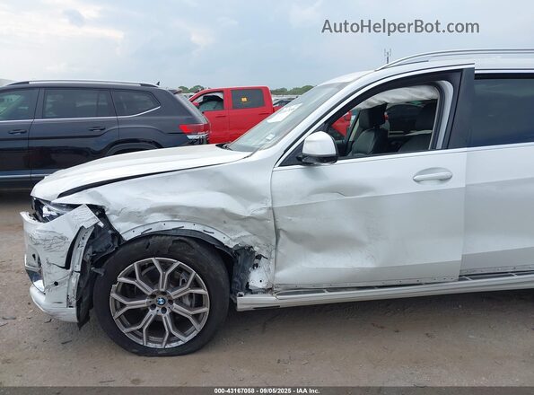 5UXCW2C01N9L78932 2022 BMW X7 Белый Вид спереди