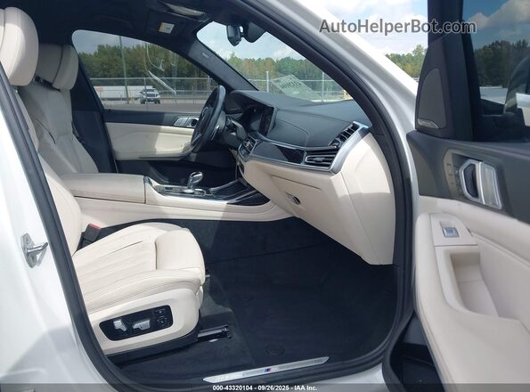 5UXCW2C03L9B48180 2020 BMW X7 White Vista interior delantera
