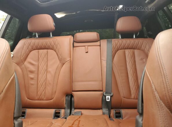 5UXCW2C04N9K90960 2022 BMW X7 White Հետևի նստատեղերի տեսք