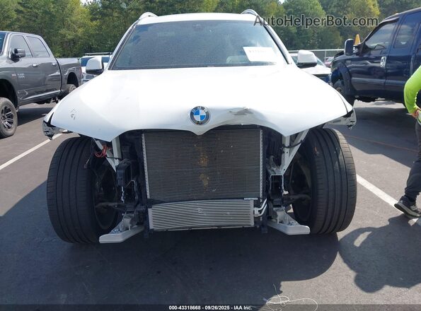 5UXCW2C05M9G30151 2021 BMW X7 White Դիմացի տեսք