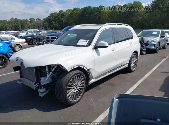 5UXCW2C05M9G30151 2021 BMW X7 White Առջևի ձախ երեք քառորդ տեսարան
